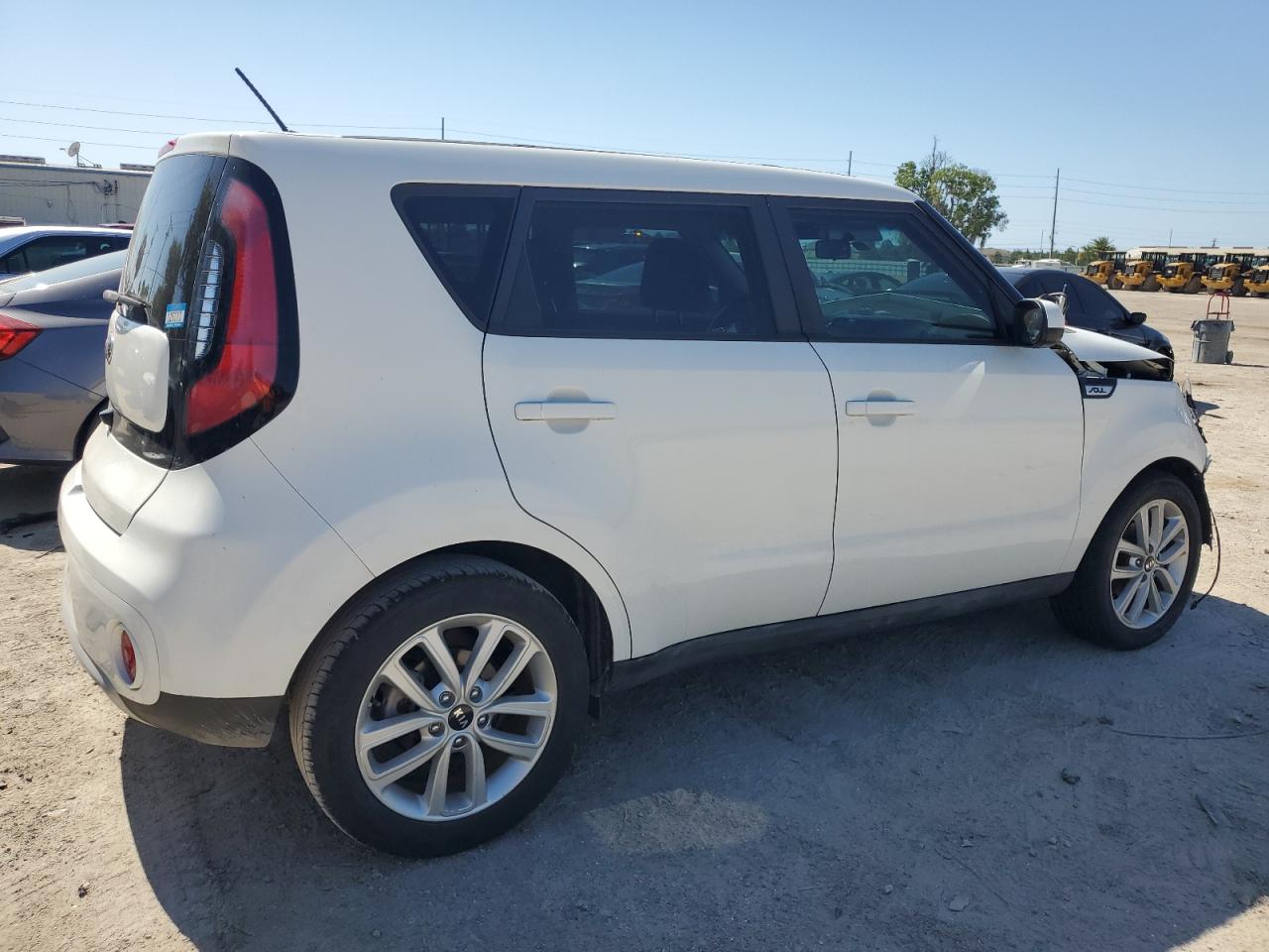 KNDJP3A55J7514091 2018 Kia Soul +