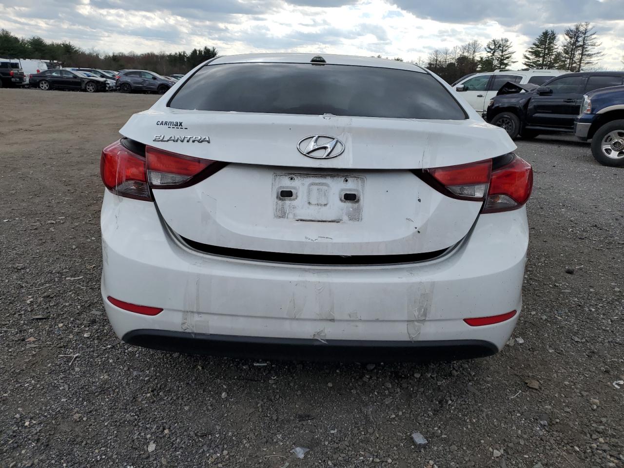 5NPDH4AE0GH665165 2016 Hyundai Elantra Se