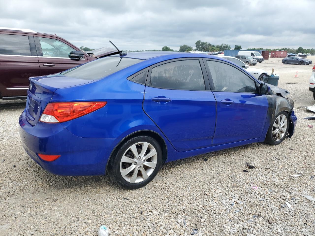 KMHCU4AE3DU569650 2013 Hyundai Accent Gls