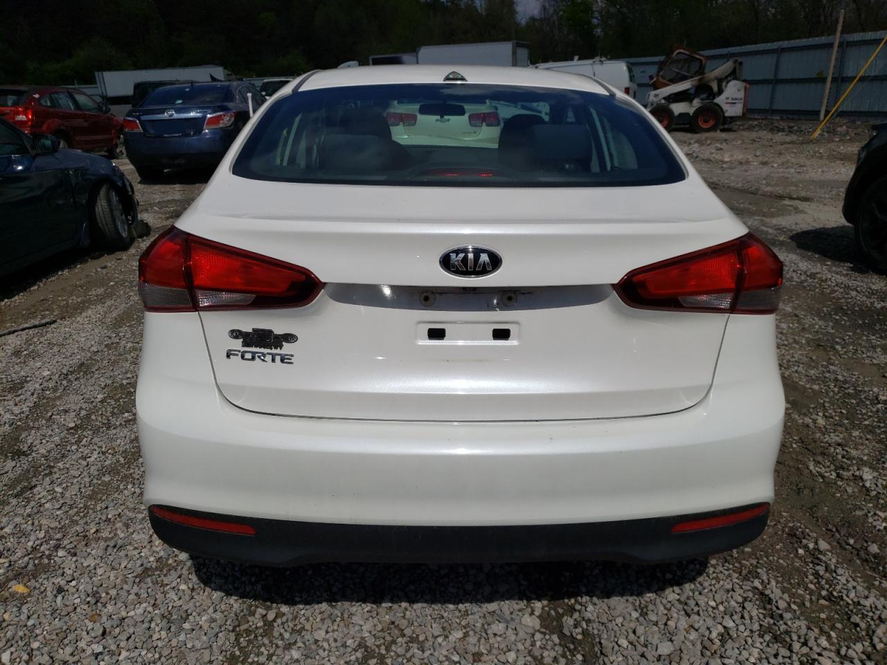 3KPFL4A73HE006138 2017 Kia Forte Lx