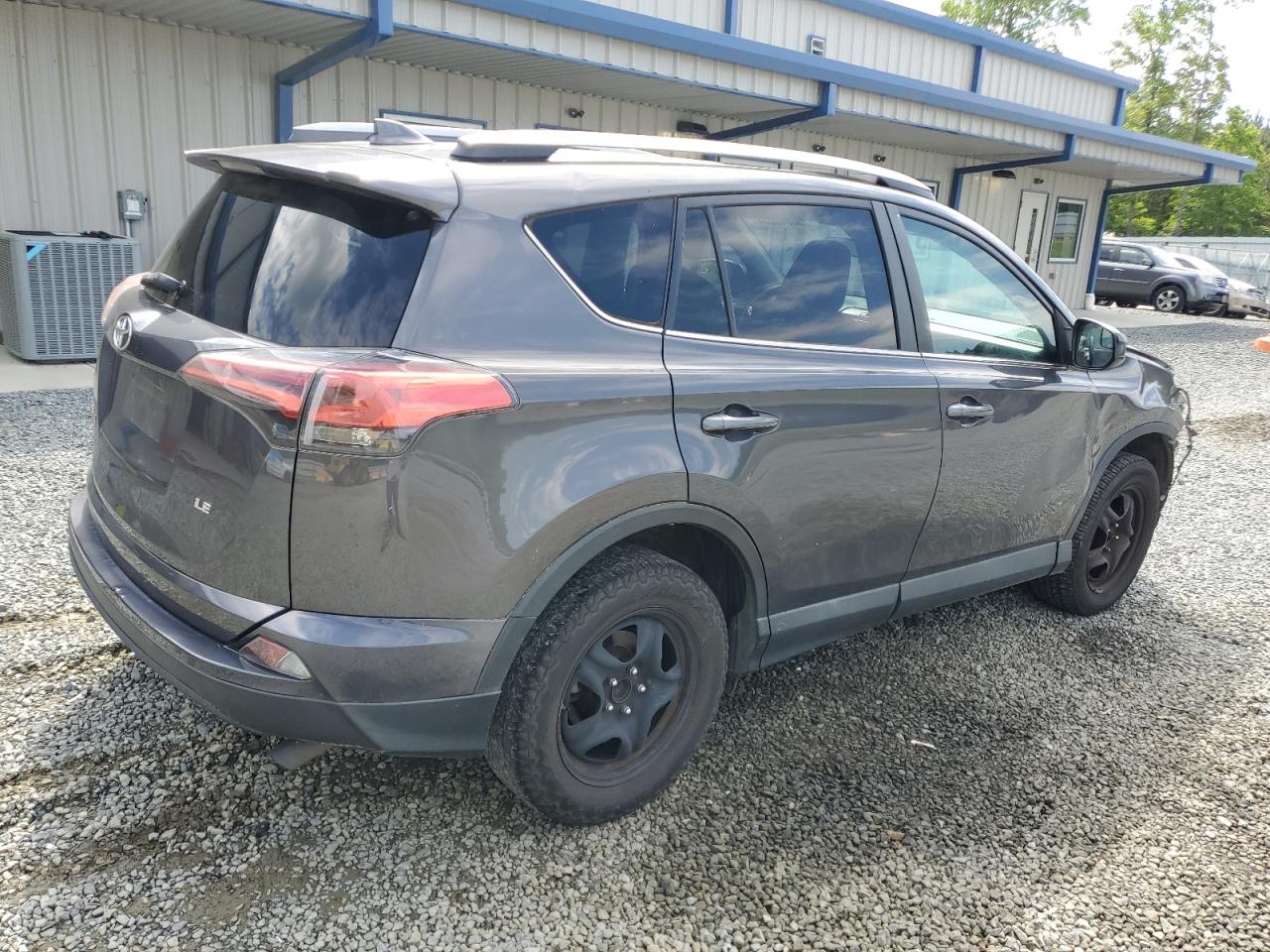 2T3ZFREV2HW362420 2017 Toyota Rav4 Le