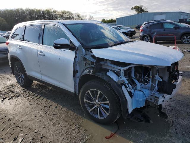 VIN 5TDJZRFH1KS626474 2019 Toyota Highlander, SE no.4