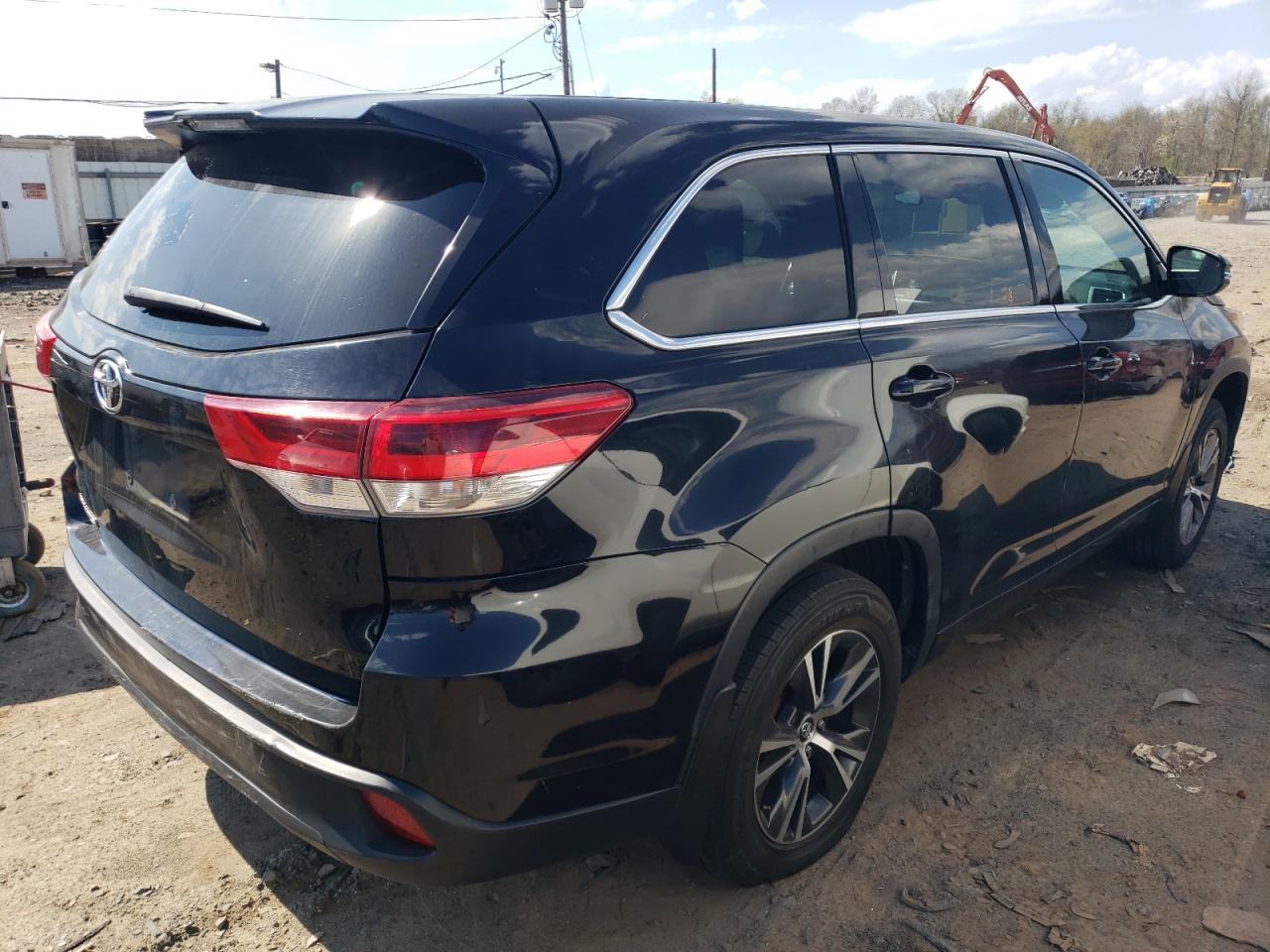 5TDBZRFH6HS367560 2017 Toyota Highlander Le