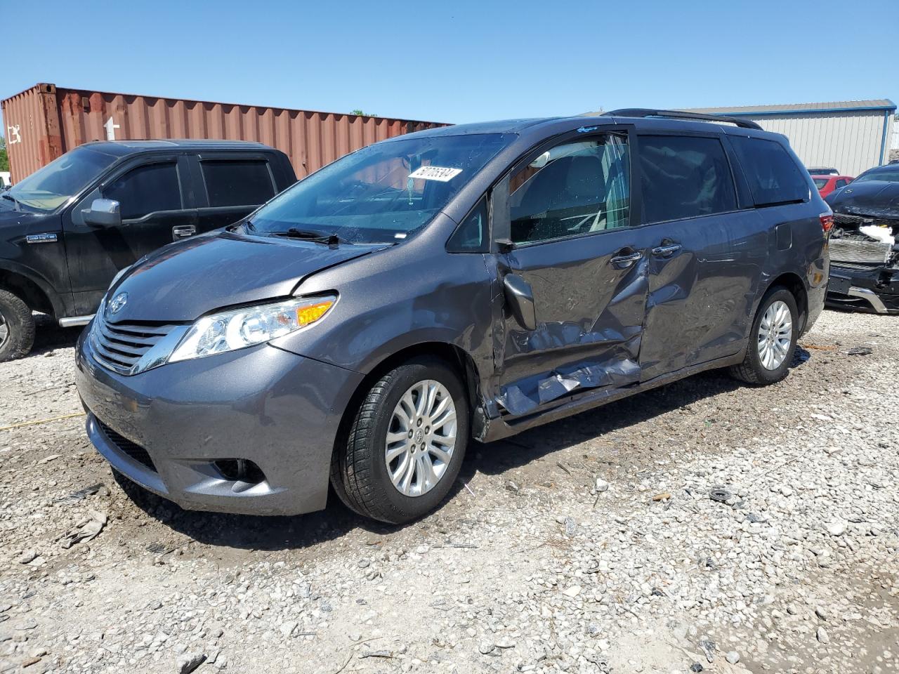 5TDYZ3DC0HS851898 2017 Toyota Sienna Xle