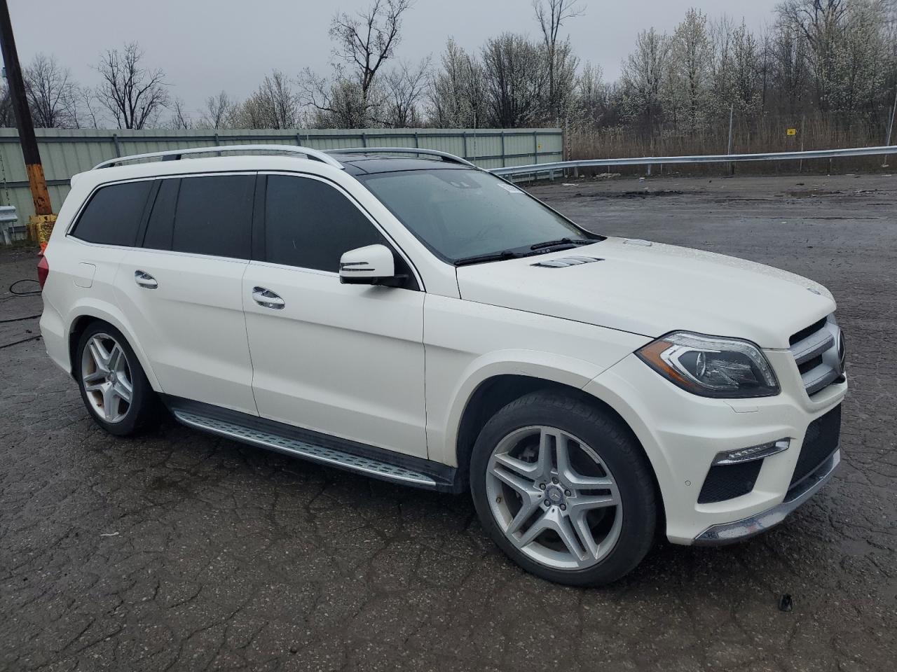 2015 Mercedes-Benz Gl 550 4Matic vin: 4JGDF7DE3FA494903