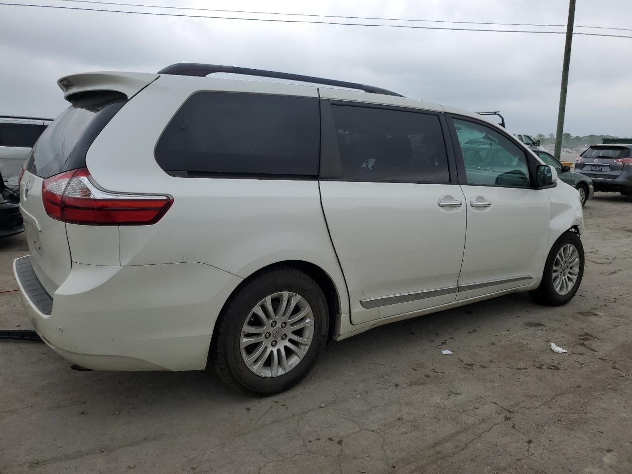 5TDYK3DC1GS703083 2016 Toyota Sienna Xle