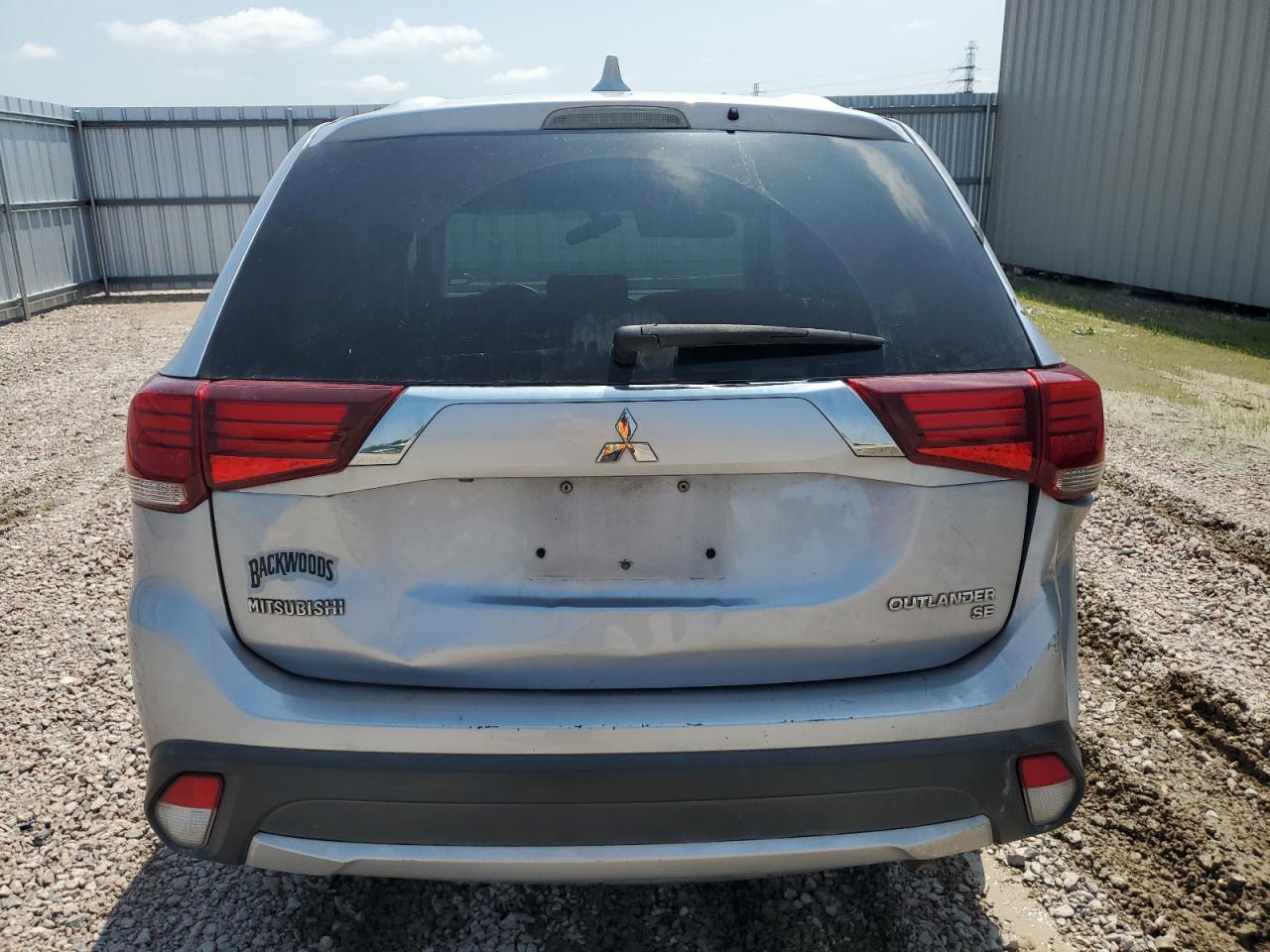 JA4AZ3A36HZ044834 2017 Mitsubishi Outlander Se