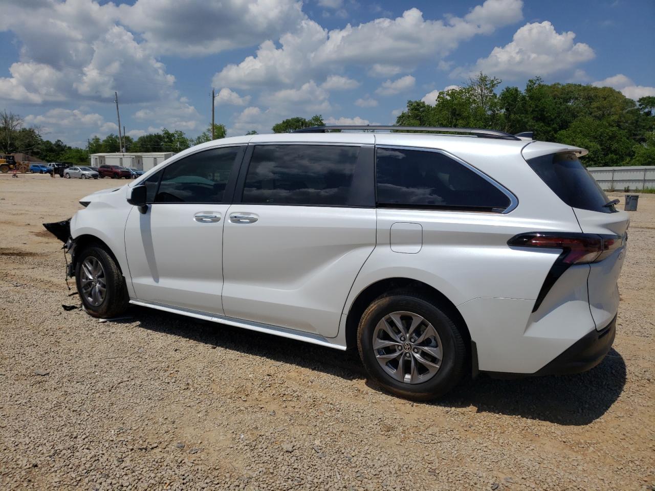 5TDYRKEC0RS183367 2024 Toyota Sienna Xle