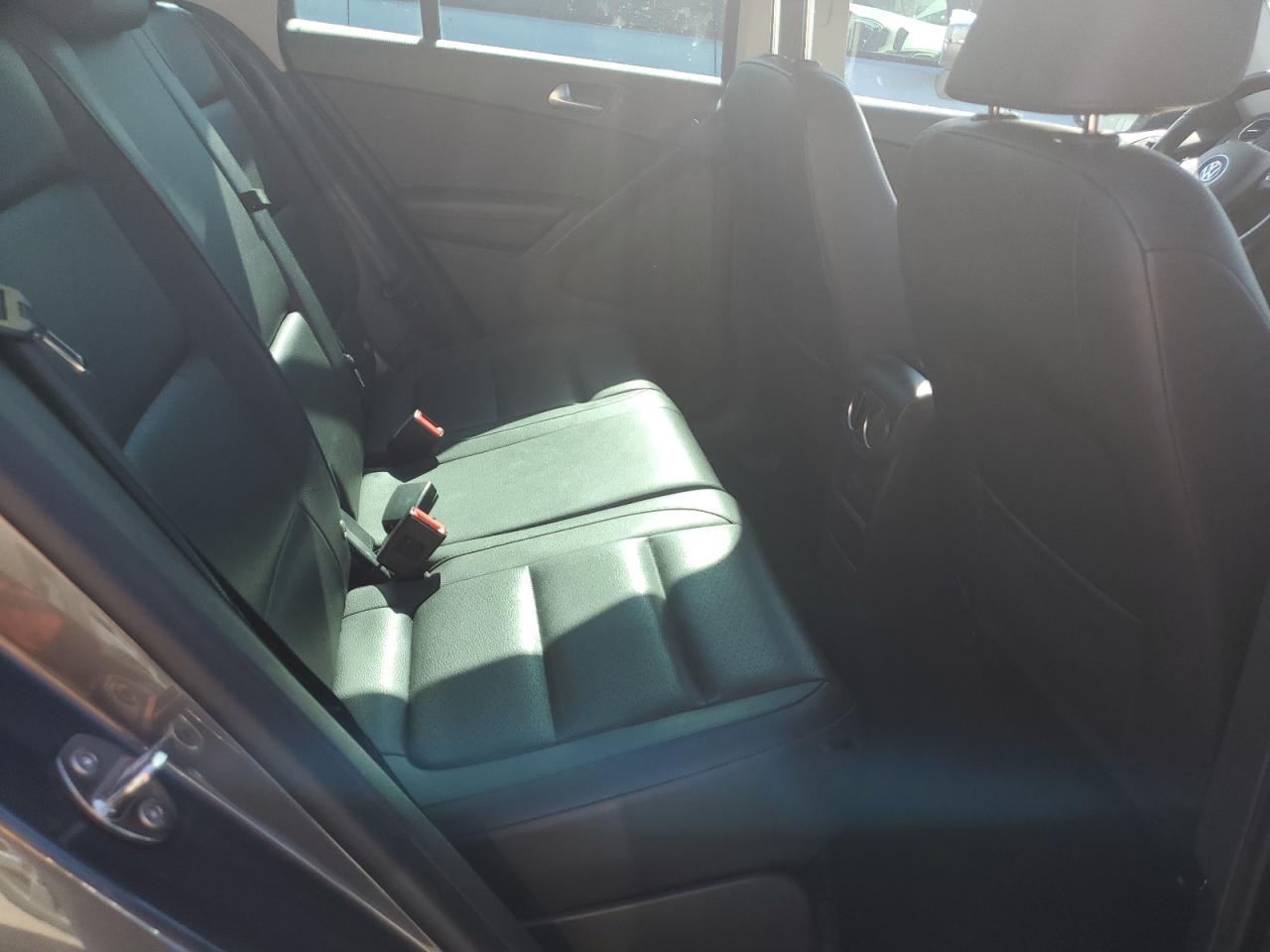 WVGAV7AX5GW576664 2016 Volkswagen Tiguan S