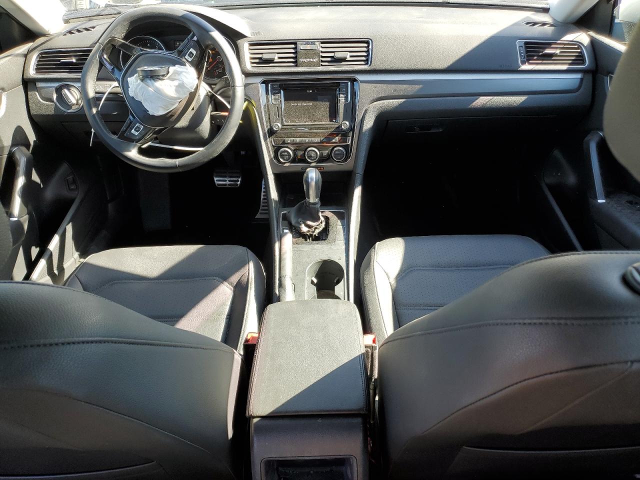 1VWAA7A34JC038234 2018 Volkswagen Passat S