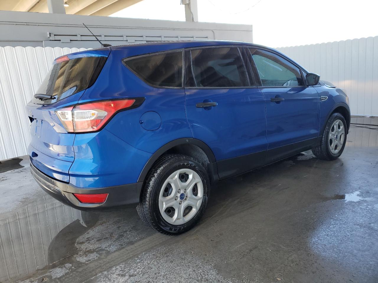VIN: 1FMCU0F75JUC77481 2018 FORD ESCAPE