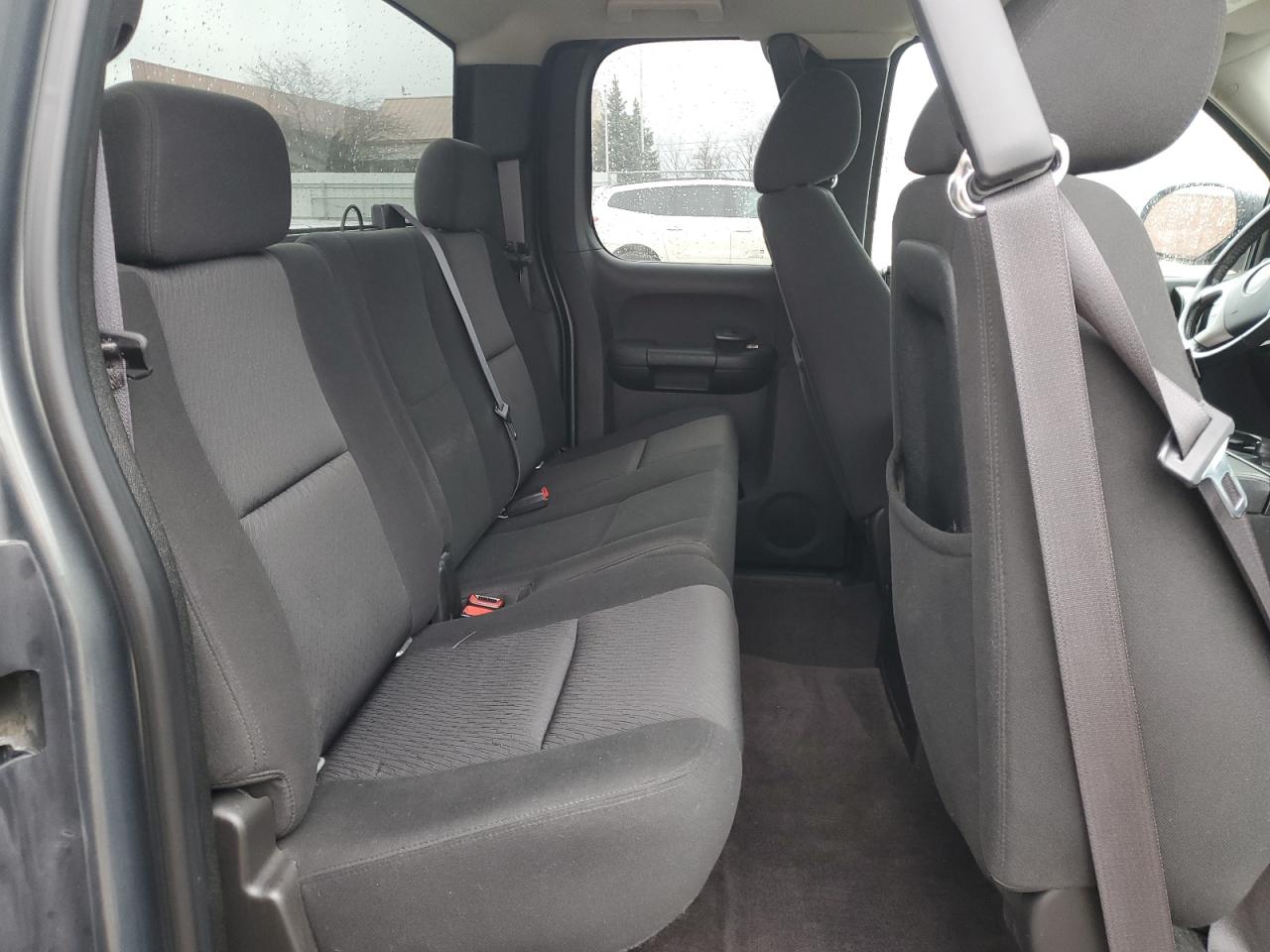 1GCRCSE09BZ330205 2011 Chevrolet Silverado C1500 Lt