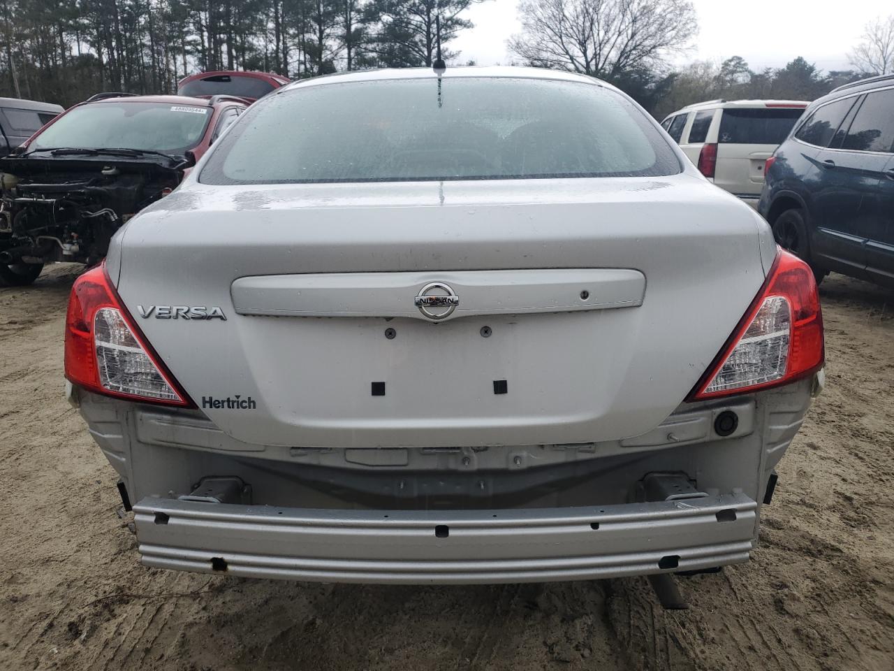 3N1CN7AP5JL843976 2018 Nissan Versa S