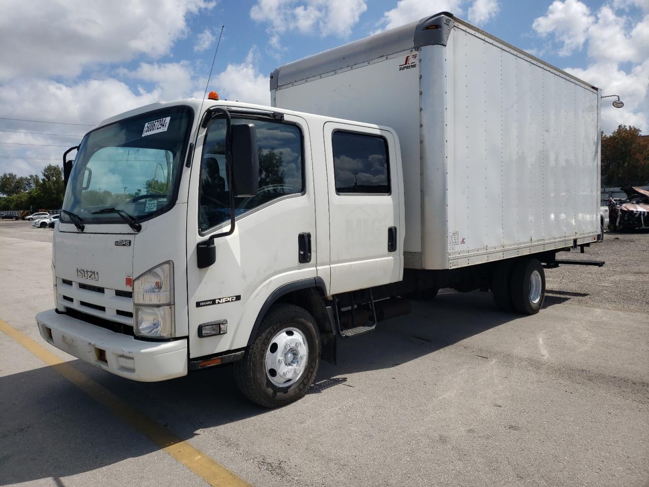 Lot #2526265808 2014 ISUZU NPR