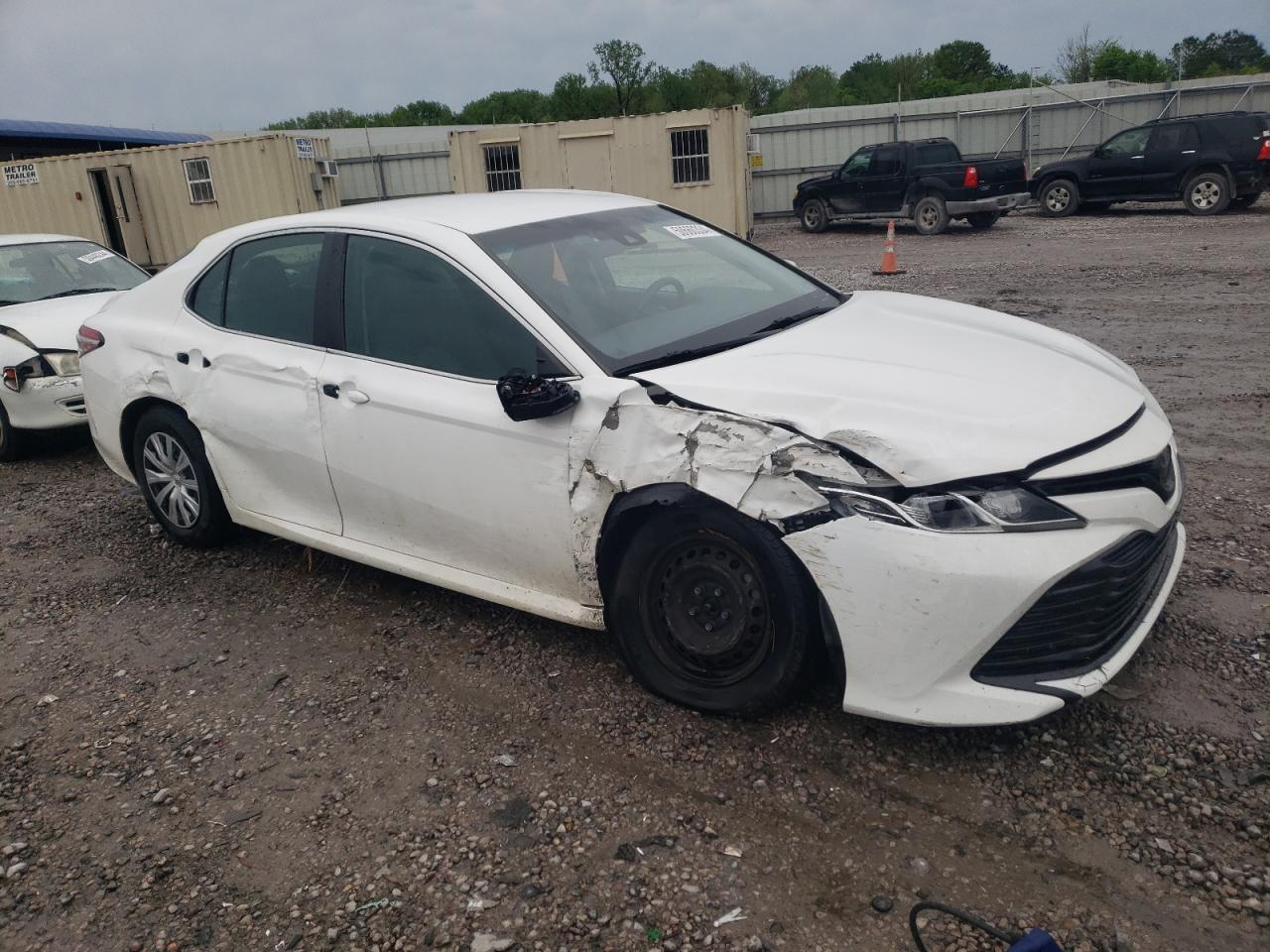 4T1B11HK2JU552705 2018 Toyota Camry L