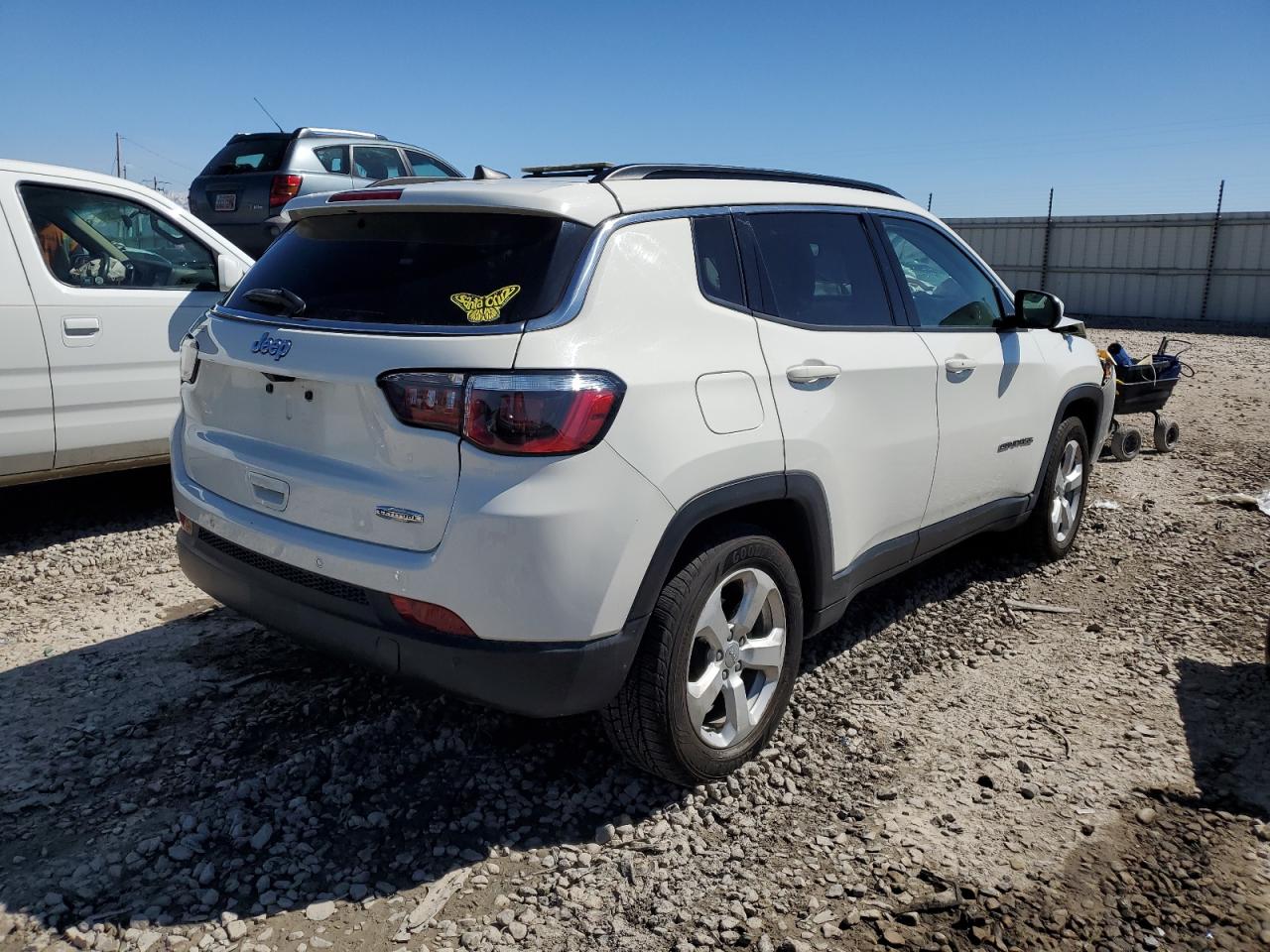 2018 Jeep Compass Latitude vin: 3C4NJCBB9JT182367