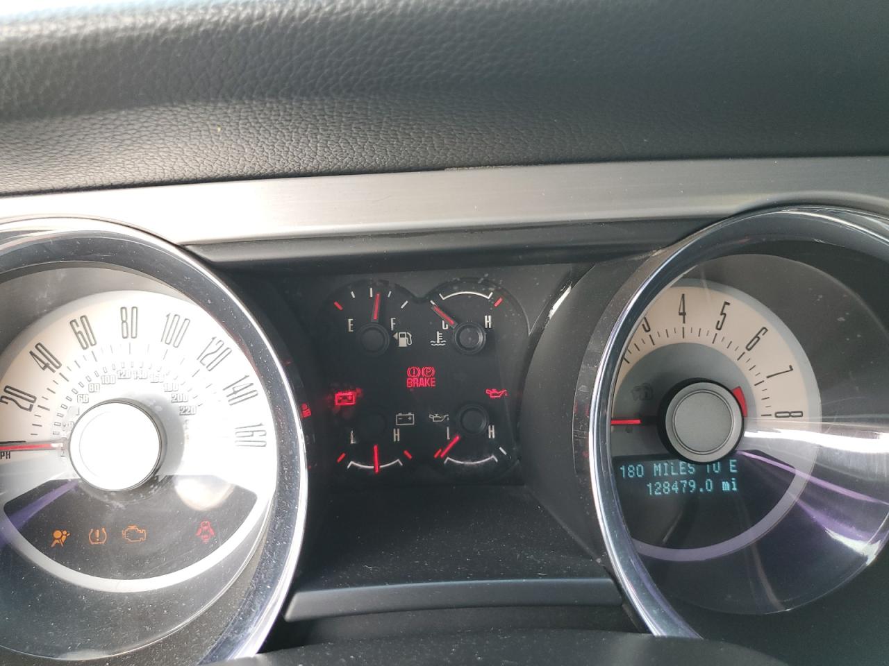 1ZVBP8AMXB5101585 2011 Ford Mustang