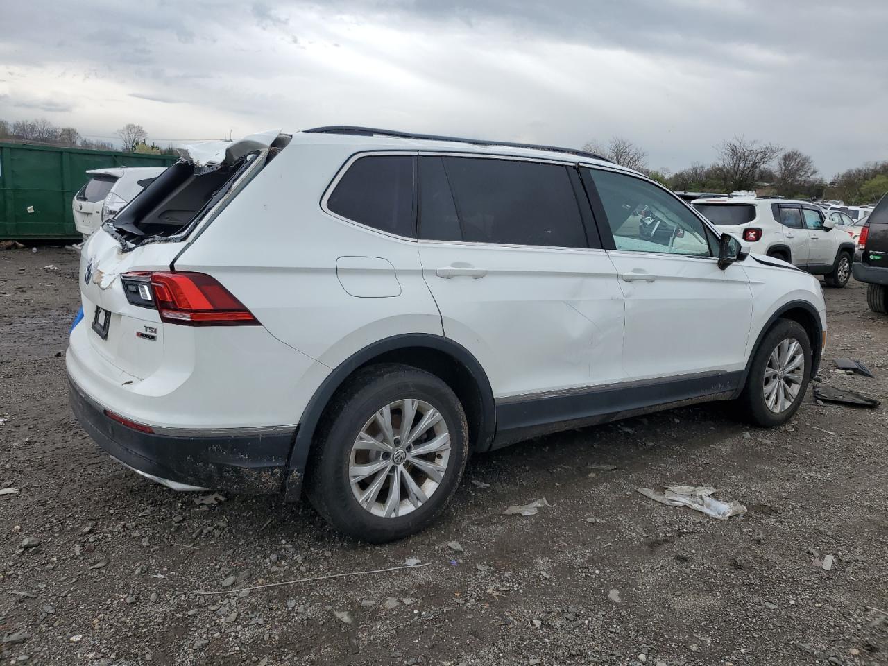 3VV2B7AX1JM133843 2018 Volkswagen Tiguan Se