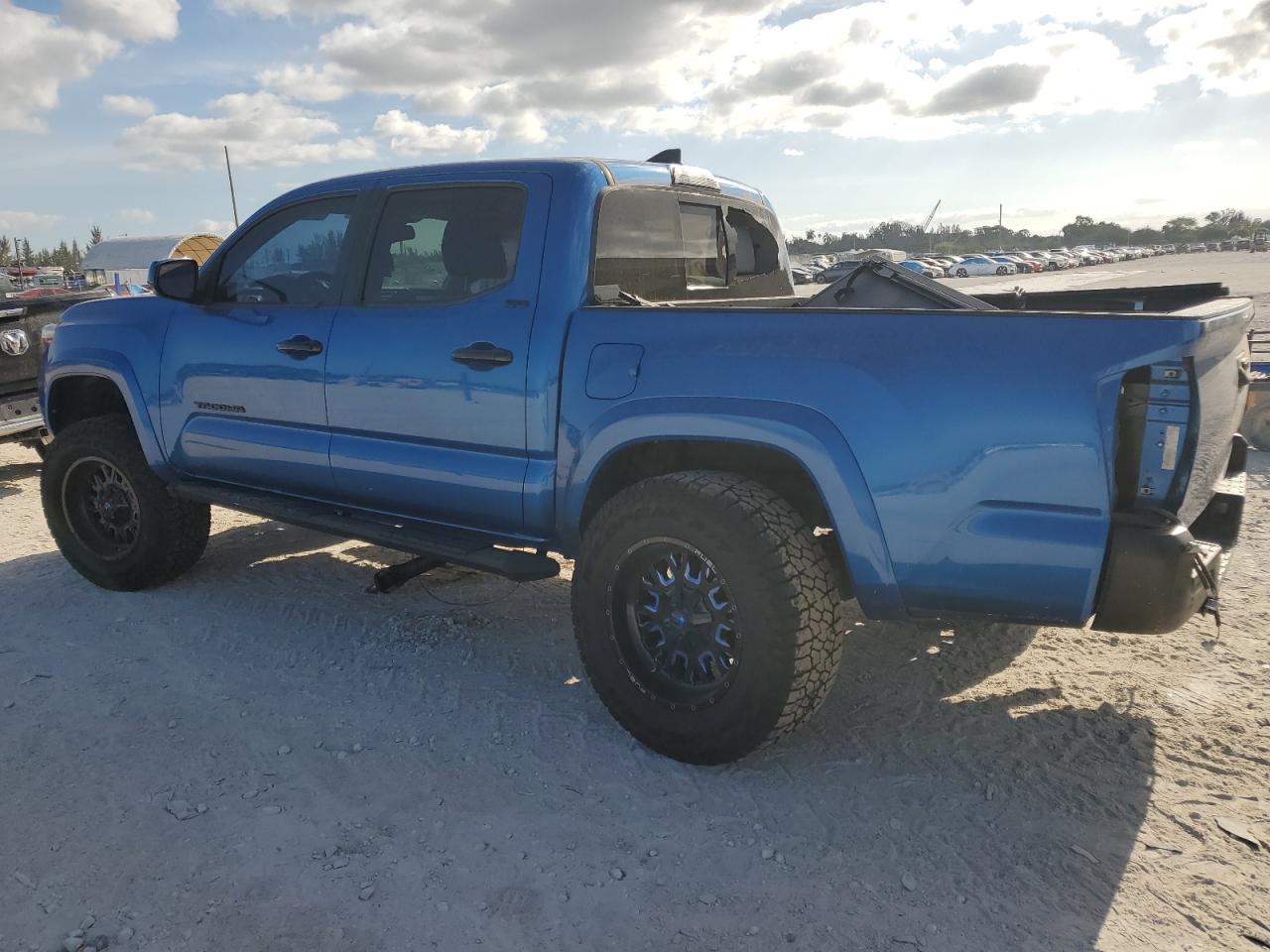 VIN: 5TFAZ5CN0JX059251 2018 TOYOTA TACOMA