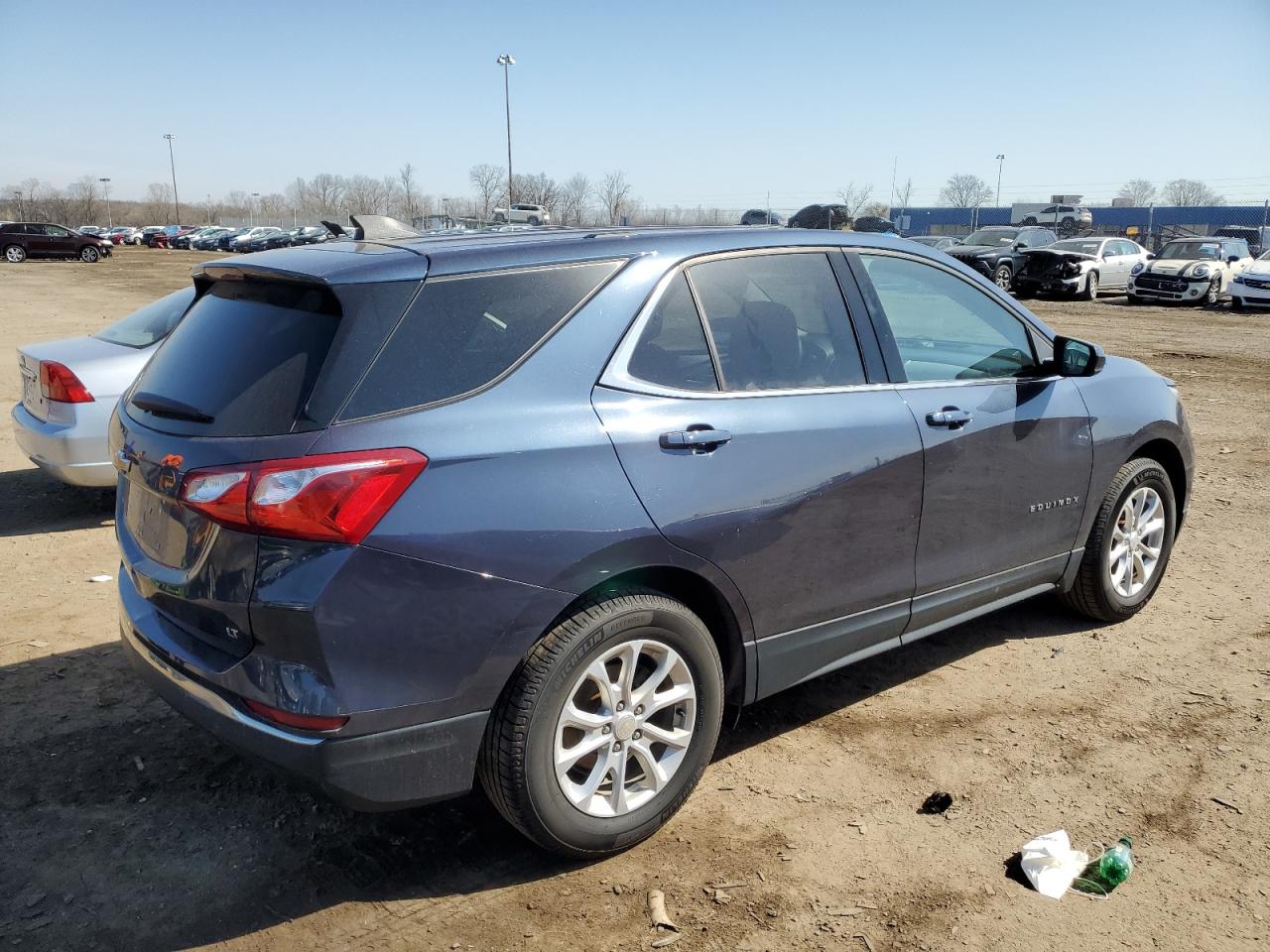 3GNAXJEV1JS556653 2018 Chevrolet Equinox Lt