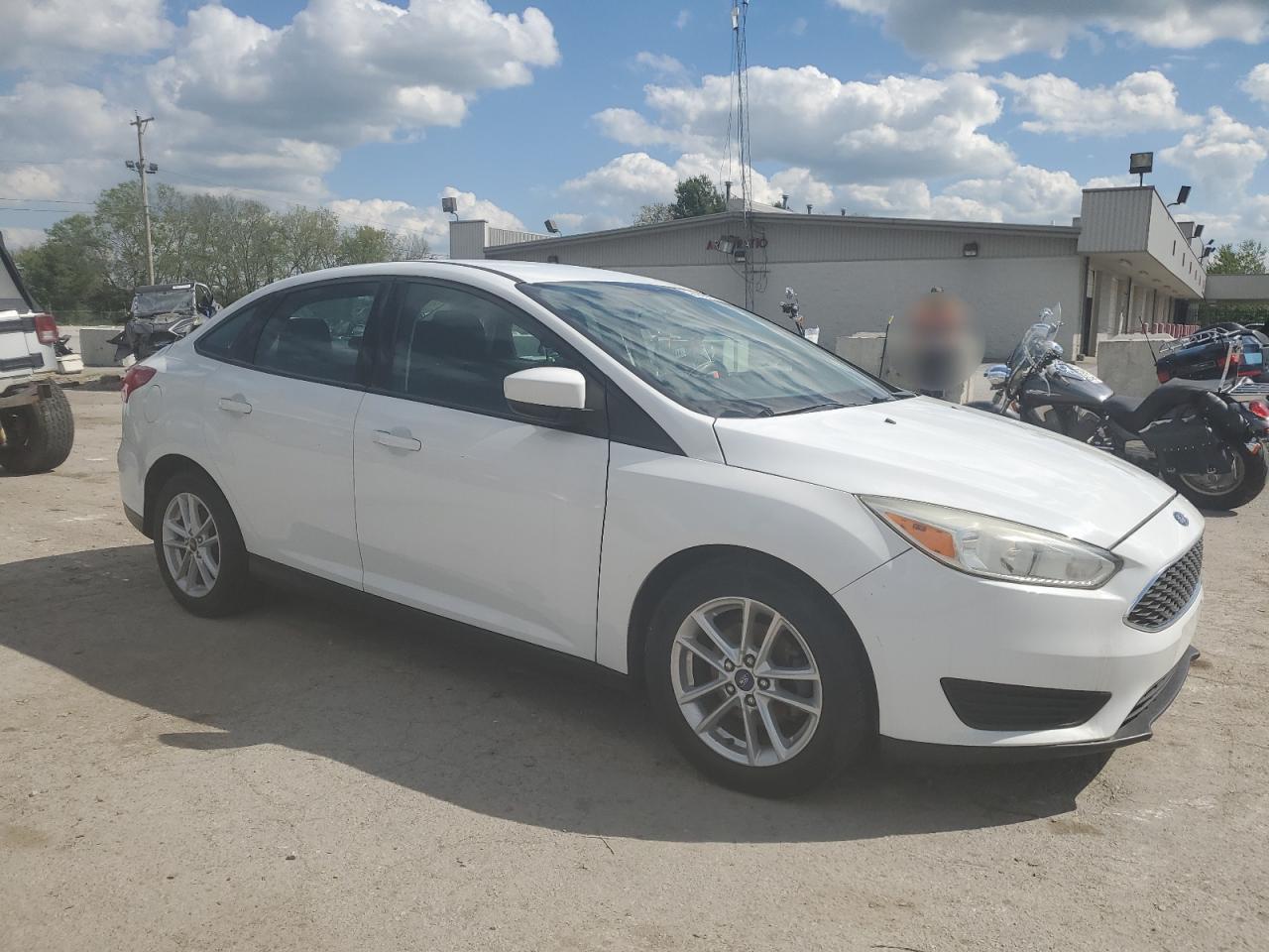 2018 Ford Focus Se vin: 1FADP3FE5JL275094