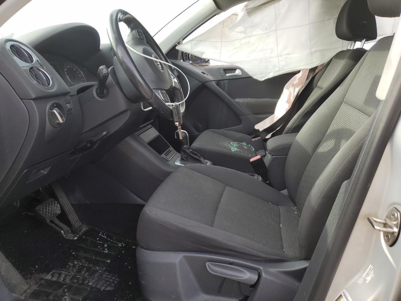 WVGBV3AX2DW064000 2013 Volkswagen Tiguan S