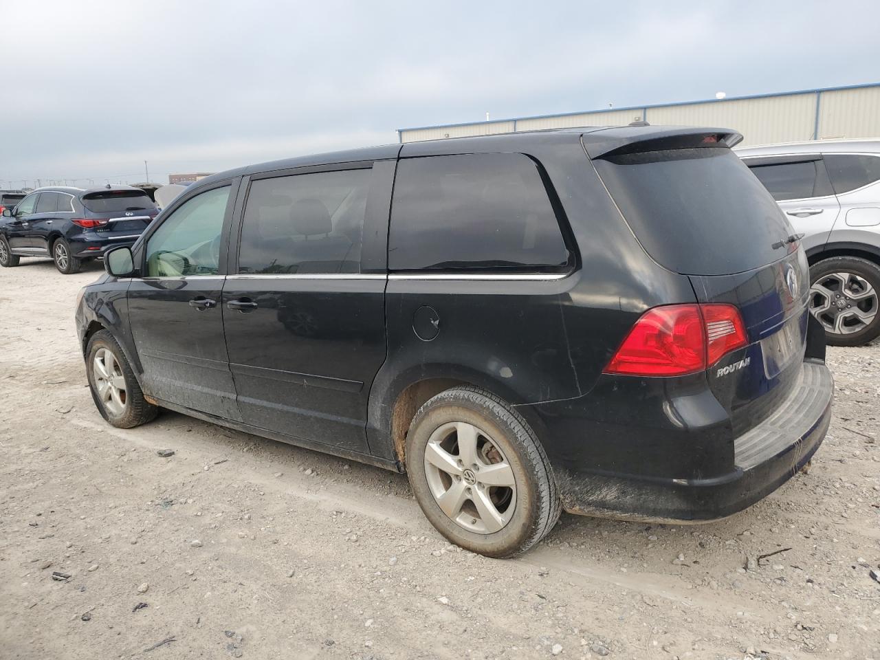 2V4RW3D1XAR166730 2010 Volkswagen Routan Se