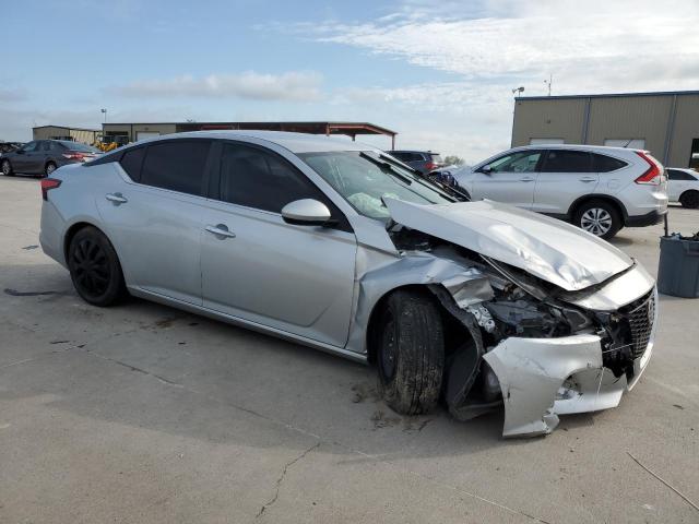 1N4BL4BV4LC224512 Nissan Altima S 4