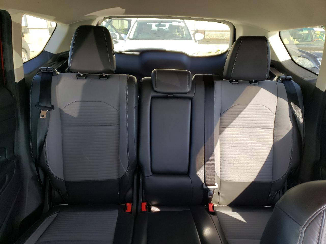 1FMCU0GD5JUD18096 2018 Ford Escape Se