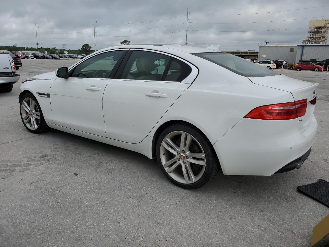 SAJAD4GX1KCP43837 2019 Jaguar Xe Premium