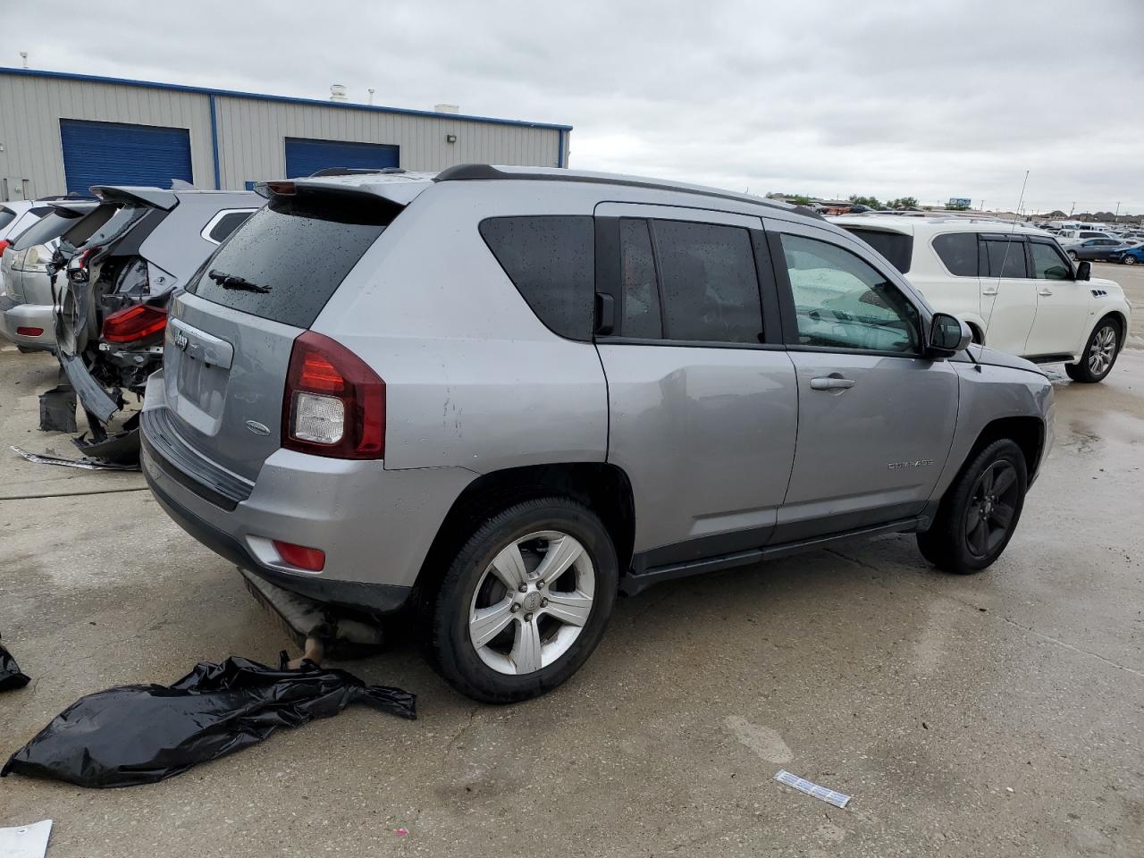 1C4NJCEB2GD599890 2016 Jeep Compass Latitude