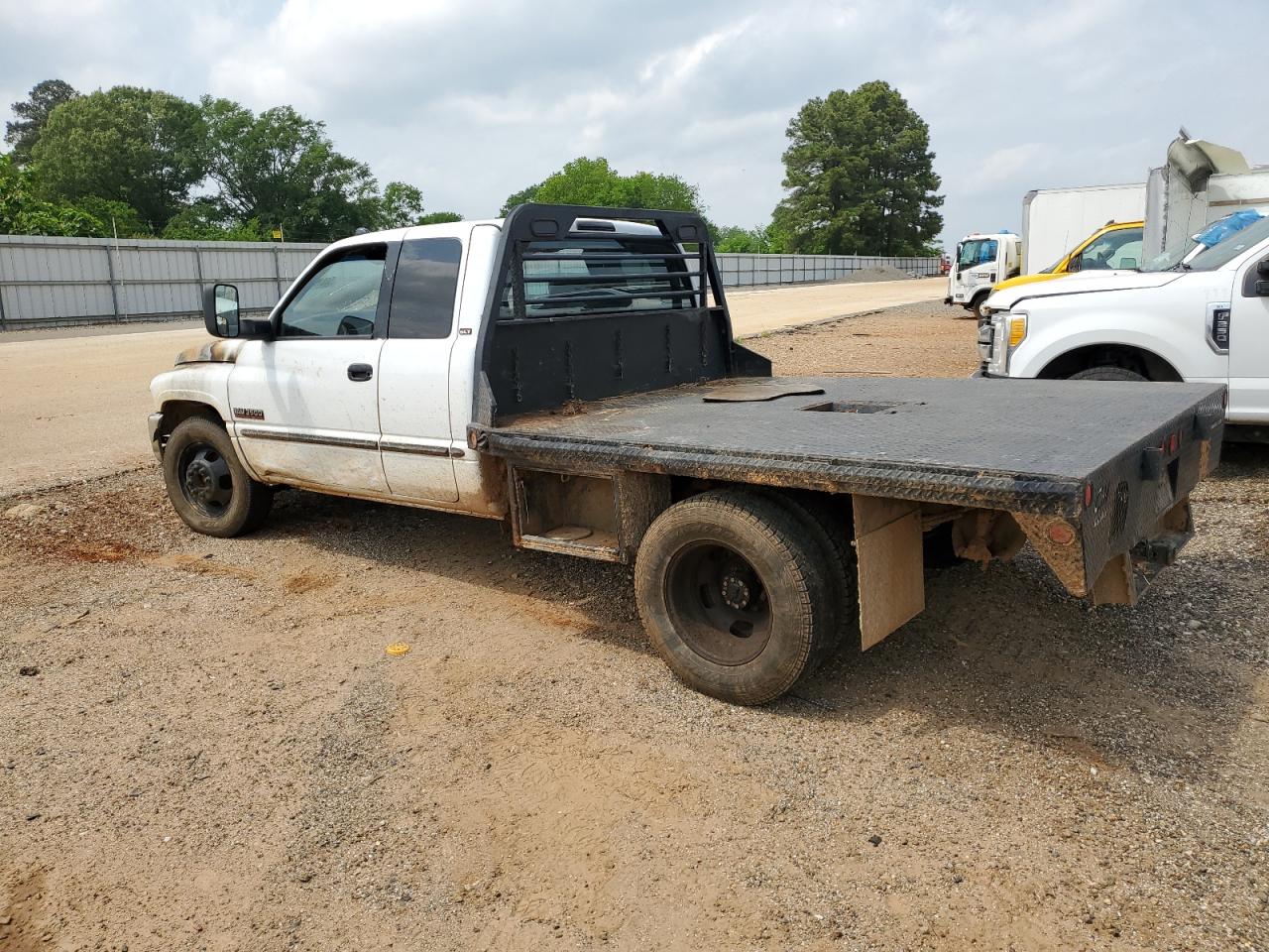 1B7MC3366WJ233622 1998 Dodge Ram 3500