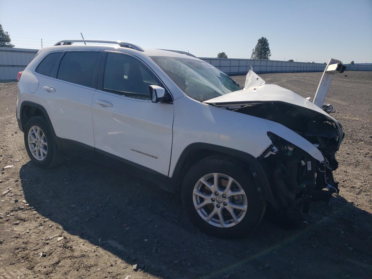 2018 Jeep Cherokee Latitude vin: 1C4PJMCX9JD546589