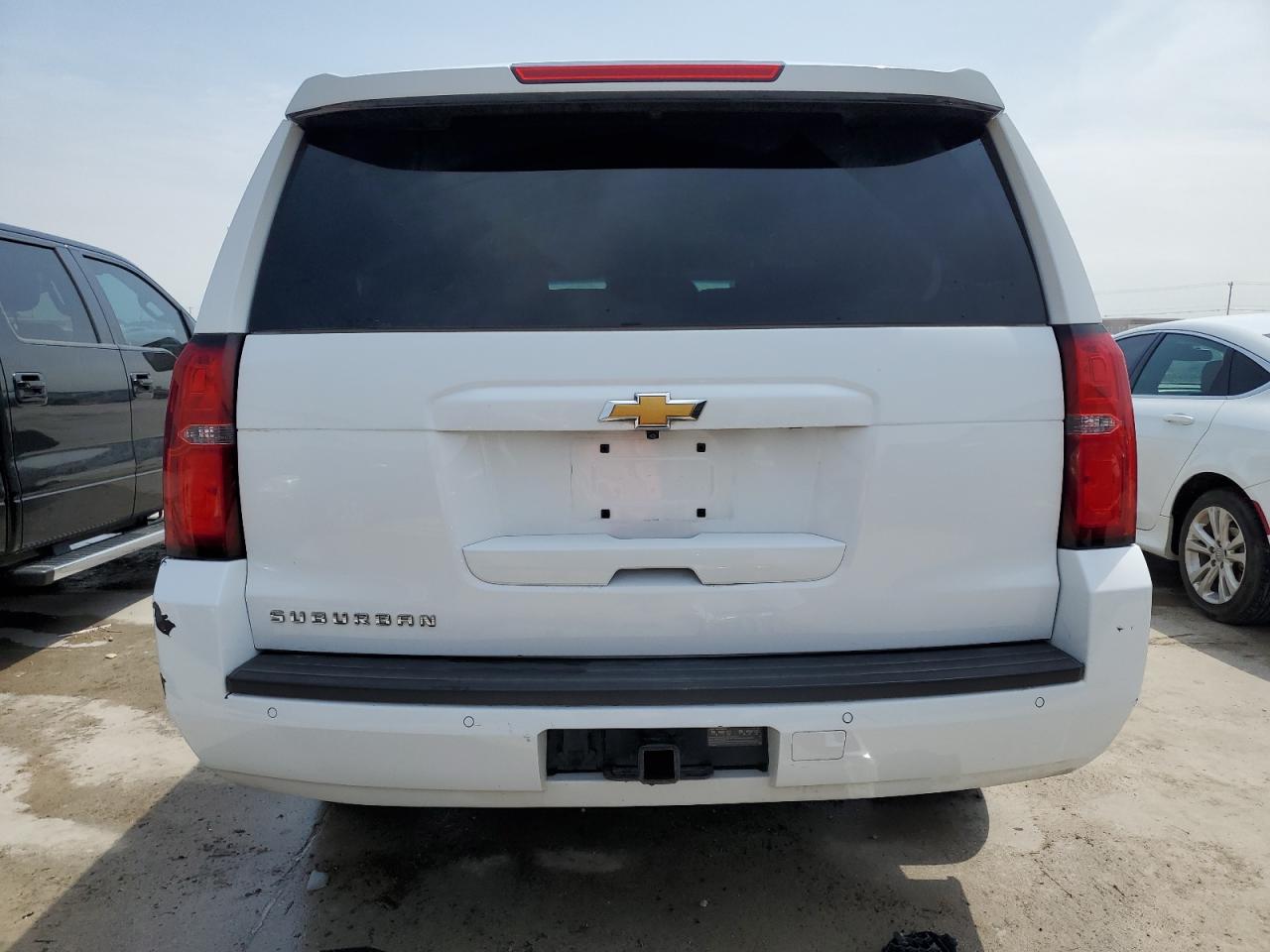 1GNSKHKC3JR257179 2018 Chevrolet Suburban K1500 Lt