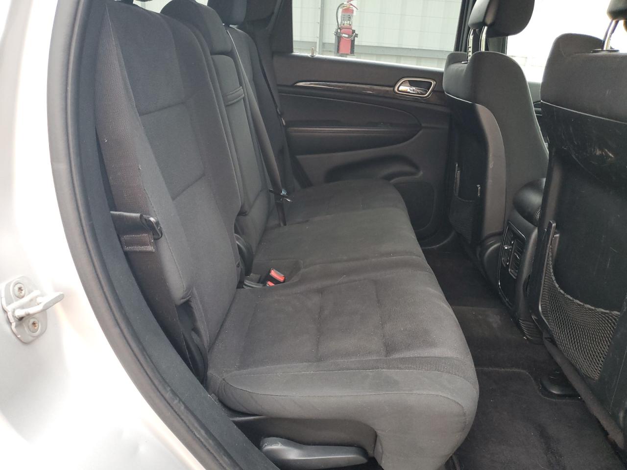 1J4RR4GG4BC571963 2011 Jeep Grand Cherokee Laredo