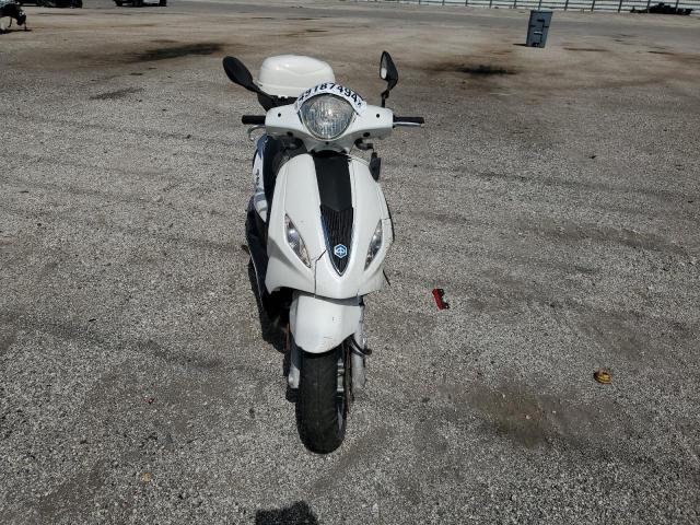 PIAGGIO FLY 150 2014 white motor sc gas ZAPM798G9E7001115 photo #3