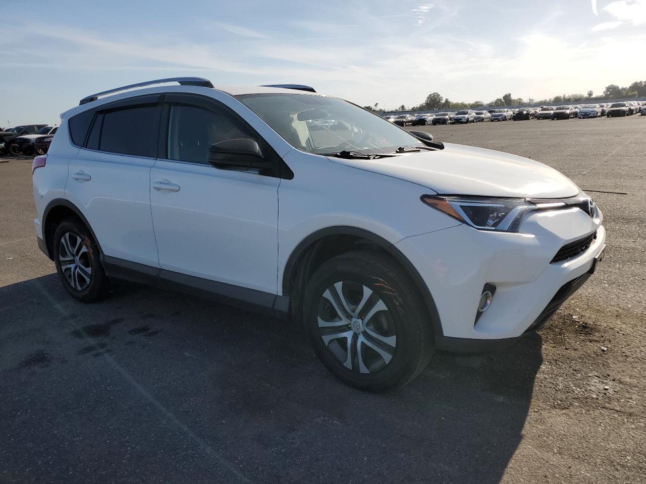 2T3BFREV6GW482530 2016 Toyota Rav4 Le