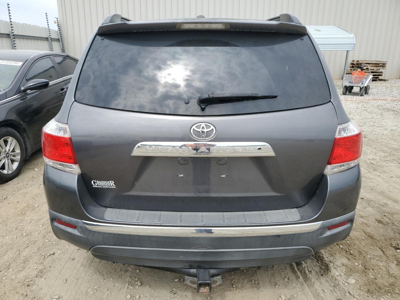 5TDZA3EHXBS008210 2011 Toyota Highlander Base