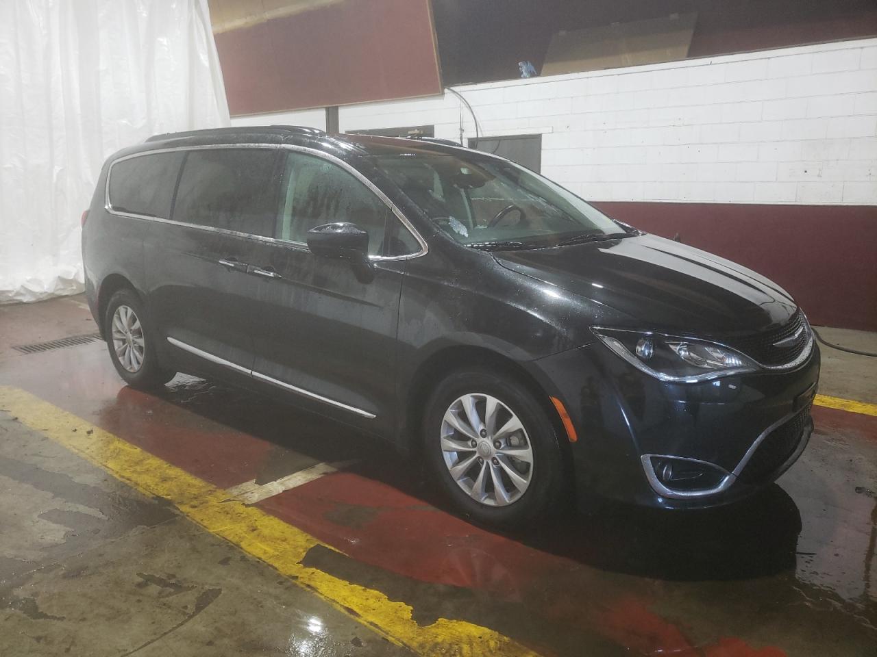 2C4RC1BG7HR642103 2017 Chrysler Pacifica Touring L