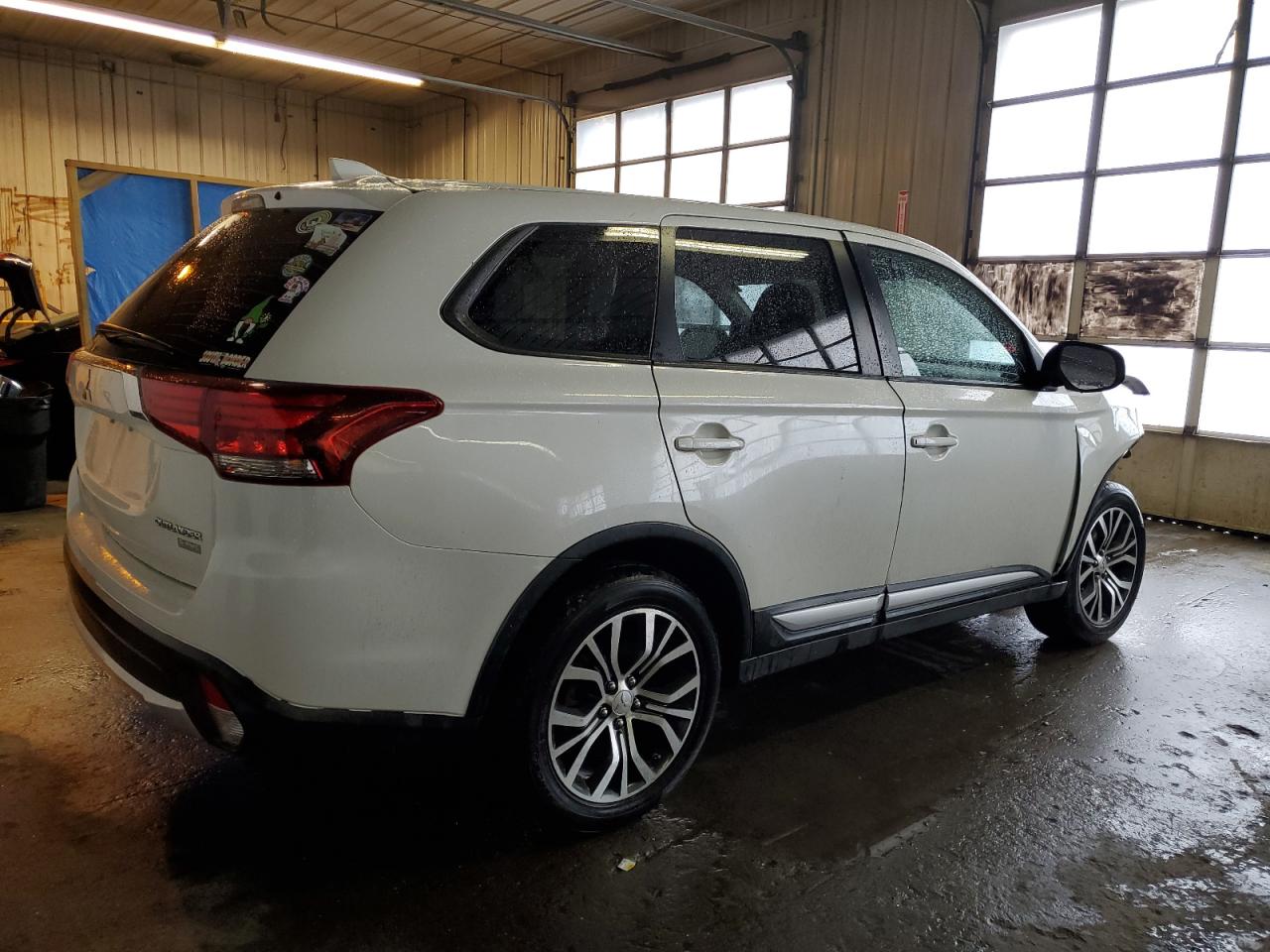 JA4AZ3A37HZ035852 2017 Mitsubishi Outlander Se