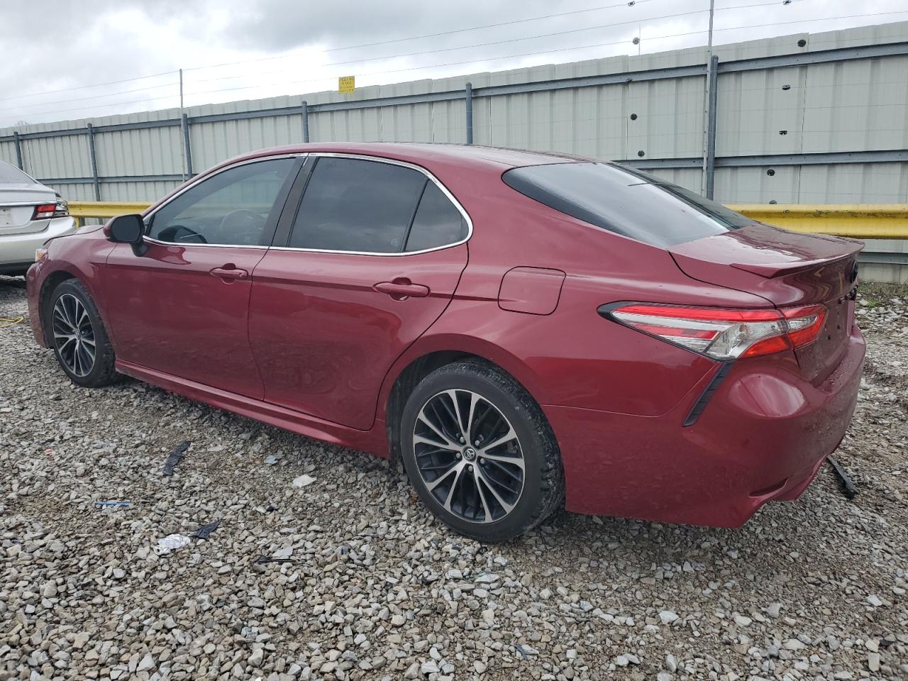 2018 Toyota Camry L vin: 4T1B11HK7JU663136