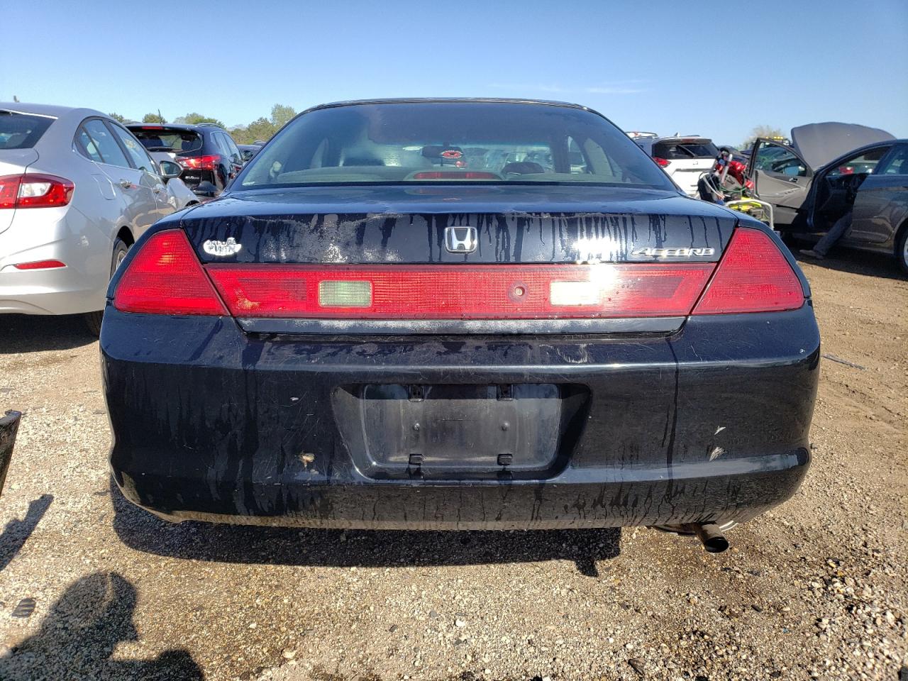 1HGCG3148YA004414 2000 Honda Accord Lx