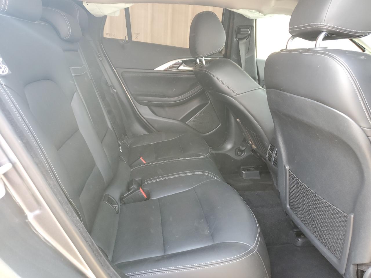 SJKCH5CR9JA048389 2018 Infiniti Qx30 Base