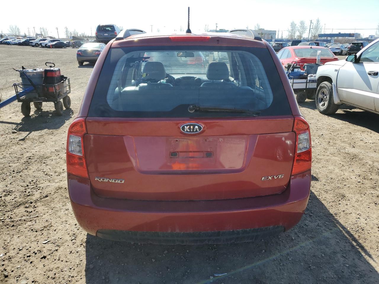 KNAFG526087147987 2008 Kia Rondo Lx