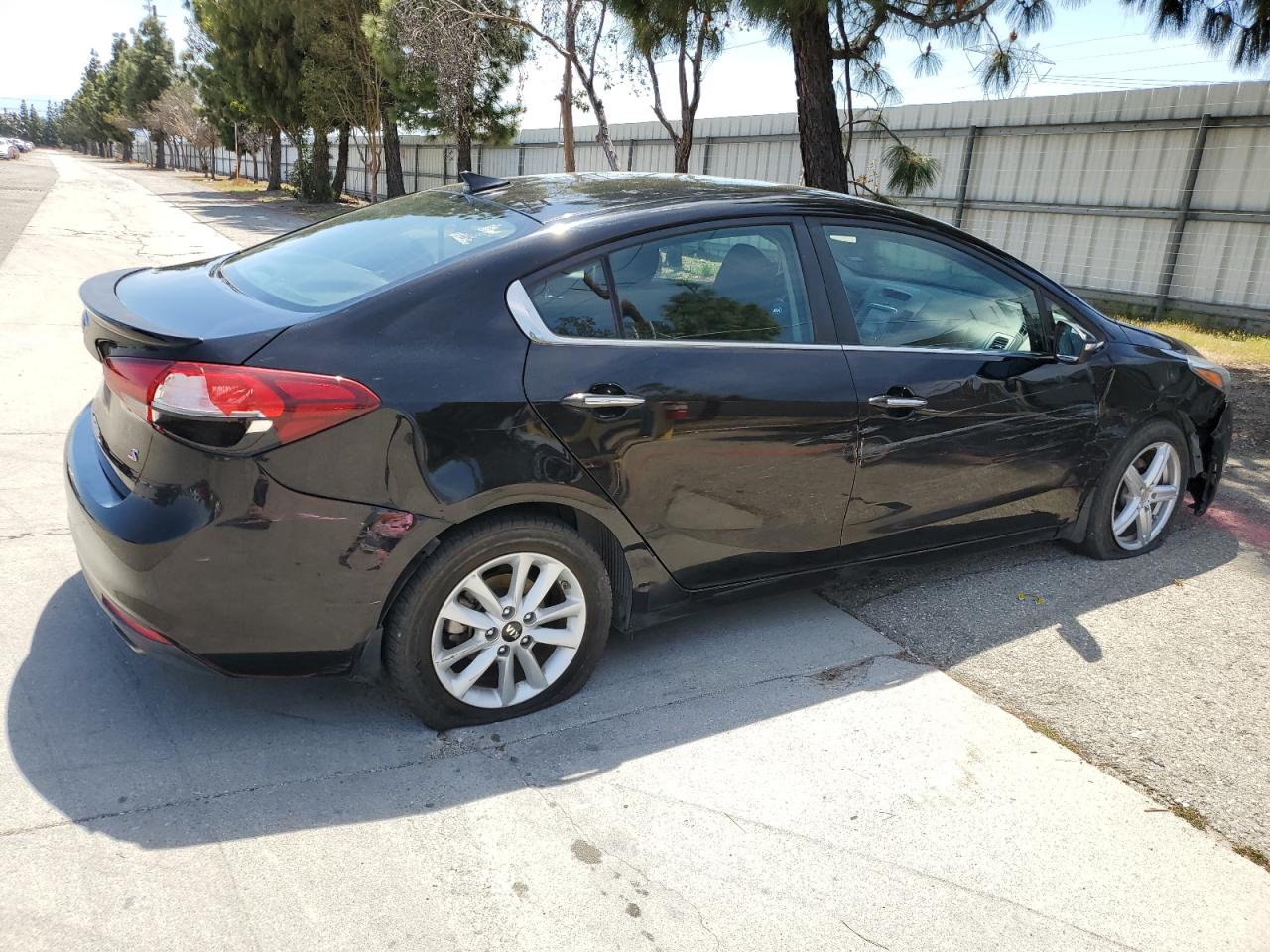 3KPFL4A77HE105724 2017 Kia Forte Lx