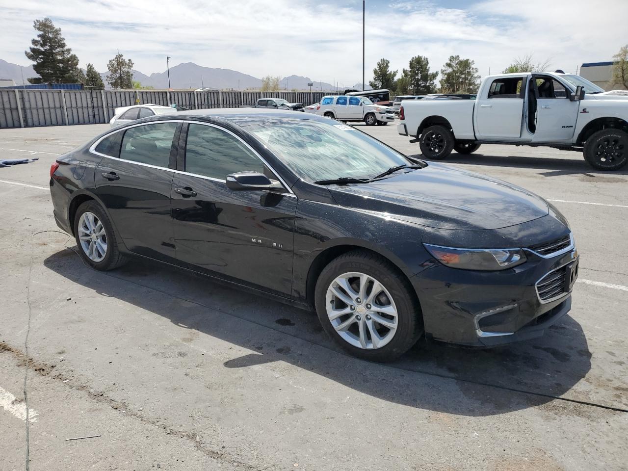 1G1ZD5ST1JF252637 2018 Chevrolet Malibu Lt