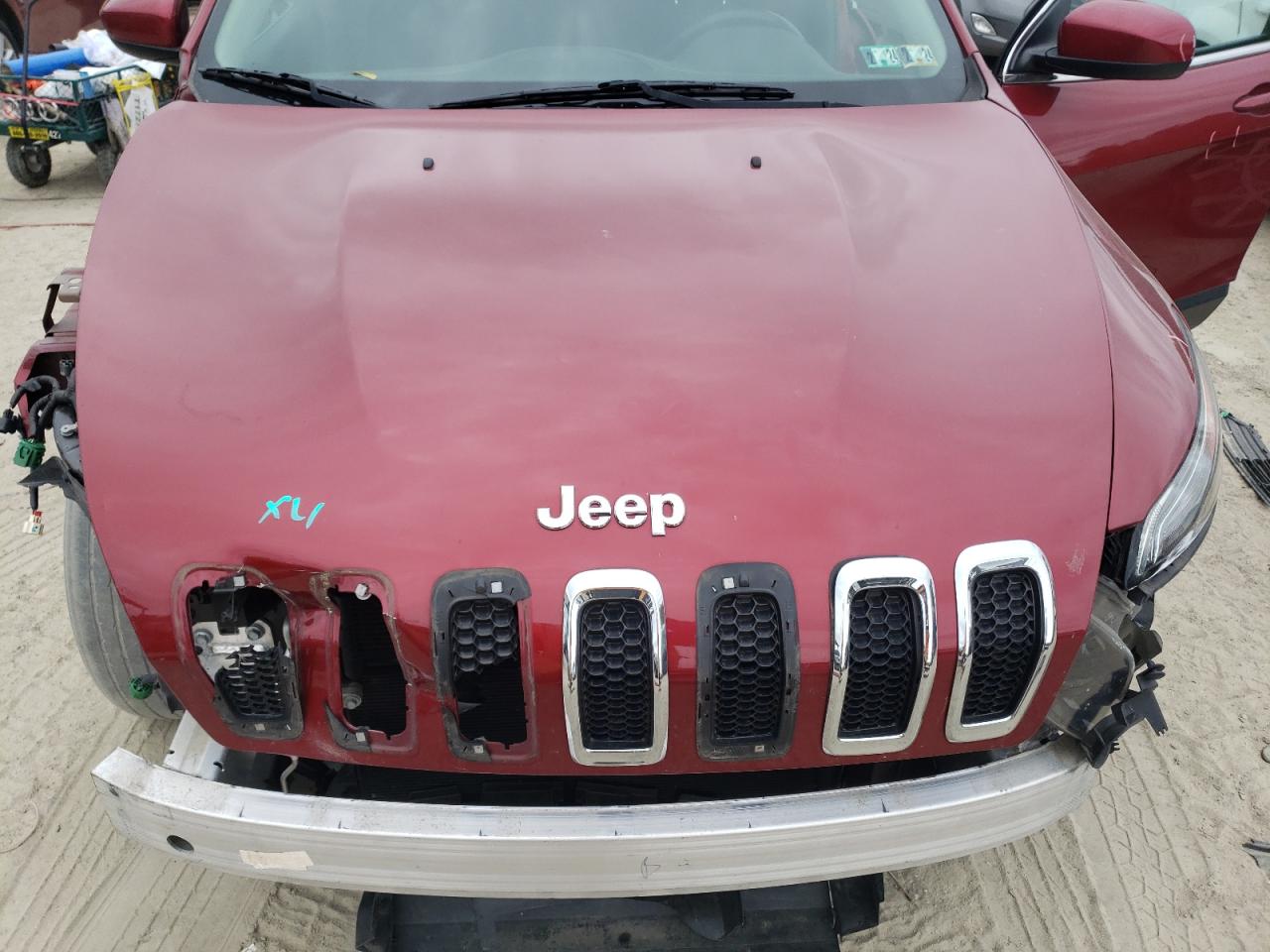 2016 Jeep Cherokee Latitude vin: 1C4PJLCB4GW257681