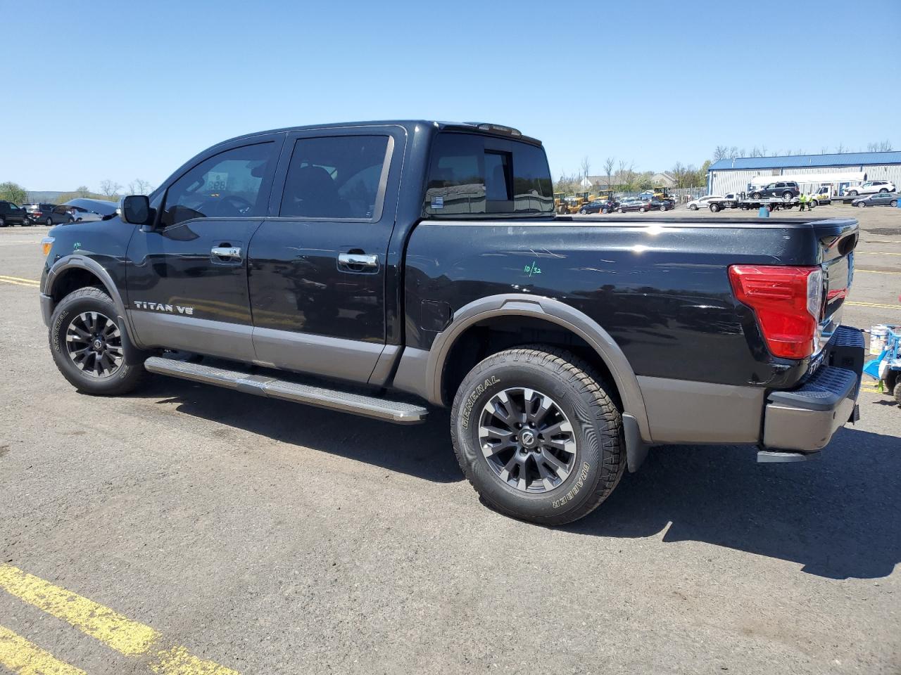 1N6AA1E59JN543599 2018 Nissan Titan Sv