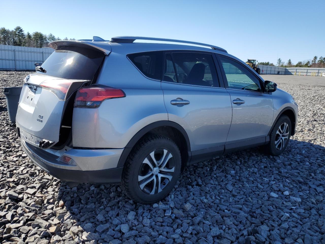 2T3BFREV9HW576032 2017 Toyota Rav4 Le