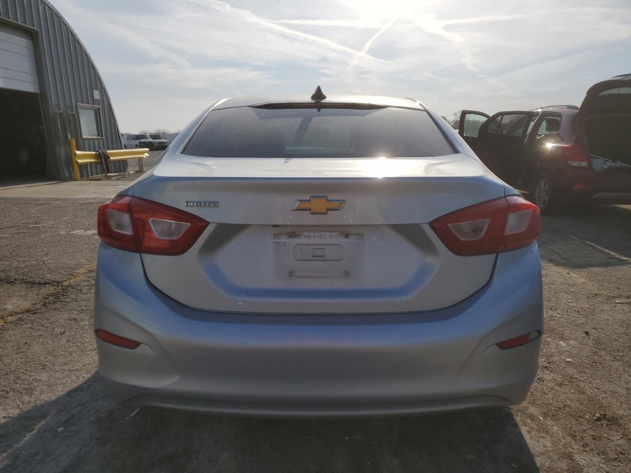 2017 Chevrolet Cruze Ls vin: 3G1BC5SMXHS572171